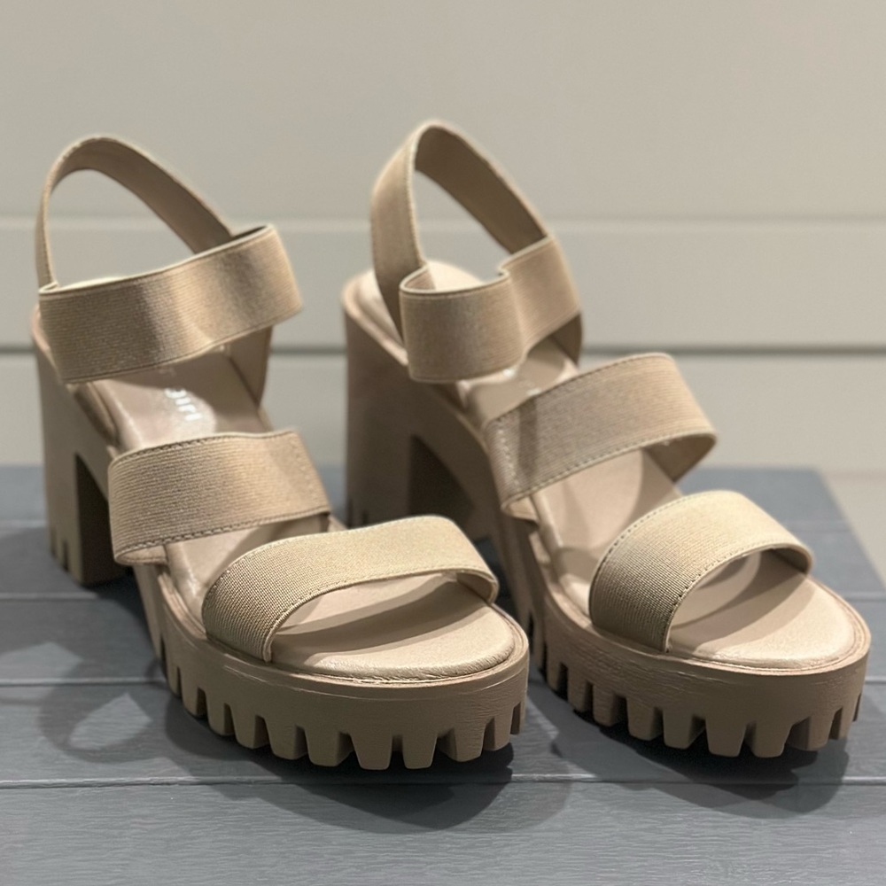 NWOT Madden Girl Platform Chunky Heel Sandals Tan 7.5M